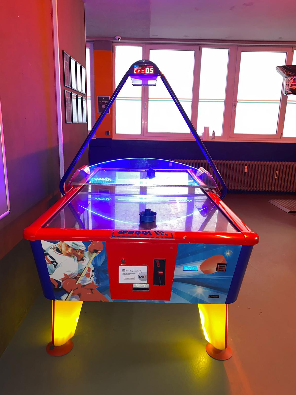 Arcade-Maschine Göppingen Airhockey 1 - Luftiges Spielvergnügen im Spielcenter