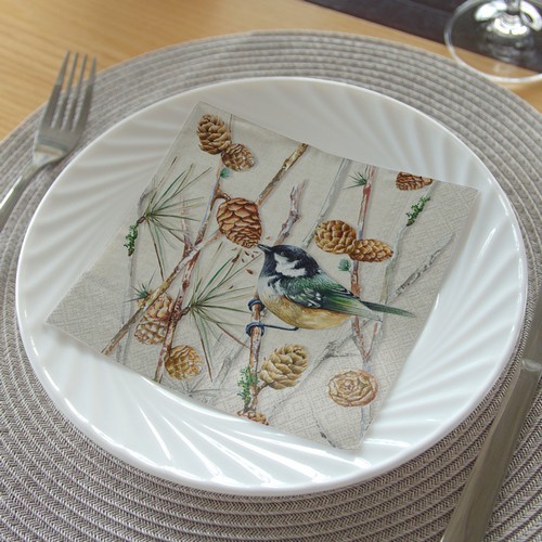 20 Servietten Bird on Branch cream - Vogel umgeben von Zapfen 33x33cm