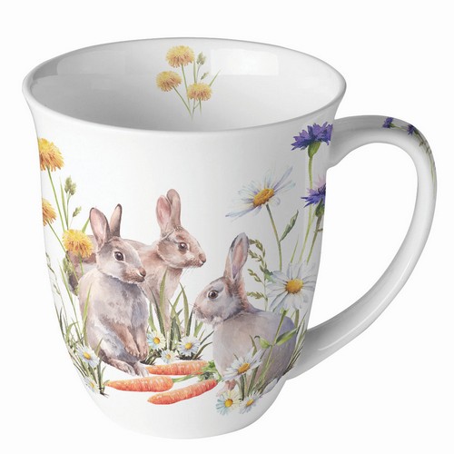 Tasse aus Porzellan Carrot Treat - Hasen mit Möhren im Gras 0,4L, Höhe 10,5cm