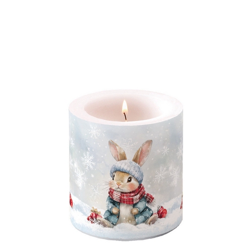 Kerze rund klein Bugsy - Niedlicher Hase in Winterbekleidung Ø 7,5cm, Höhe 9cm