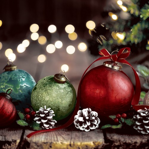 20 Servietten Classic Baubles - Weihnachtskugeln zum Dekorieren 33x33cm