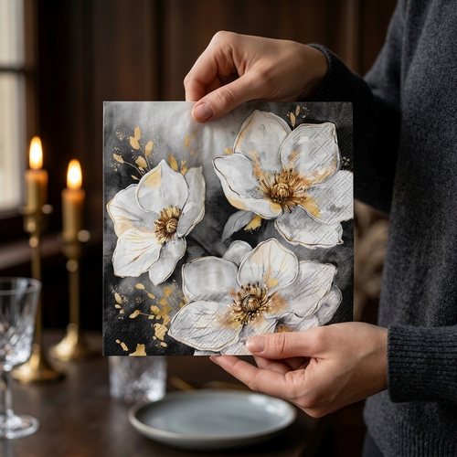 20 Servietten Golden Grace black - Weiße Weihnachtsrosen auf schwarz 33x33cm