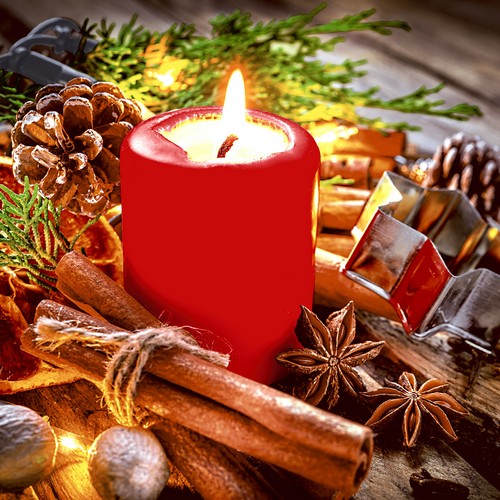 20 Servietten Candle Deko - Kerze neben Zimtstangen 33x33cm