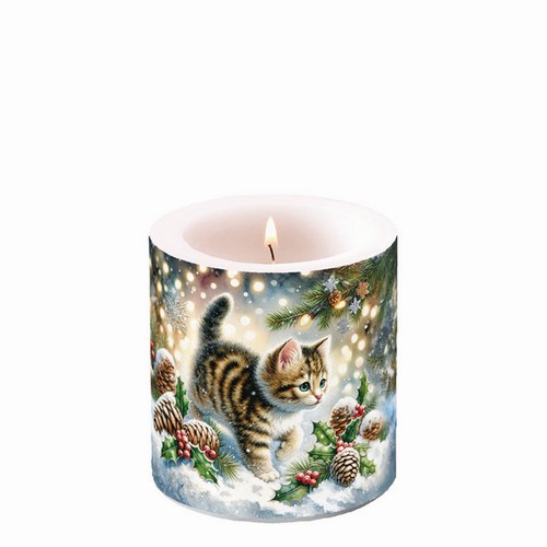 Kerze rund klein Cute cat in the Snow  - Katze im Schnee unterwegs Ø 7,5cm, Höhe 9cm