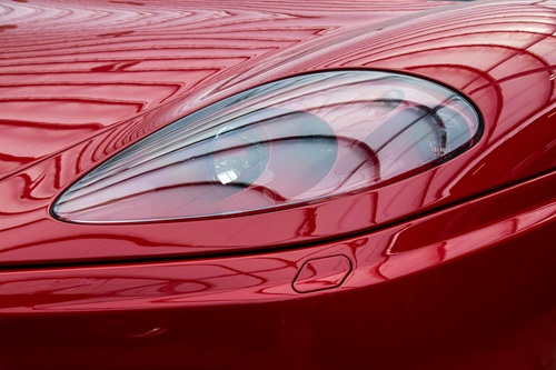 Auto mit rotem Lack