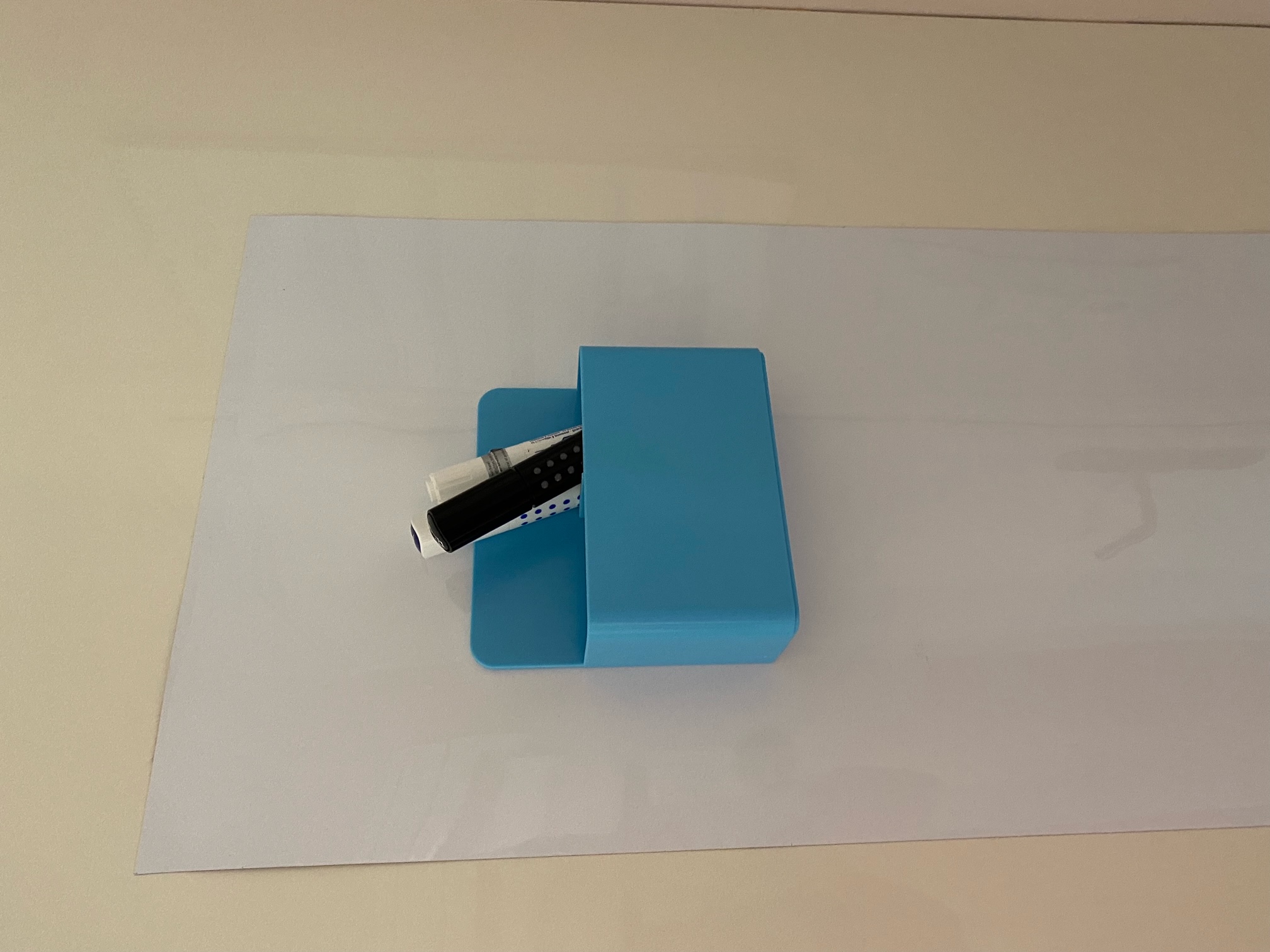 Stifthalter hellblau magnetisch breit- 10cm x 4.0 x 12   Stifthalter hellblau magnetisch breit- 10cm x 4.0 x 12