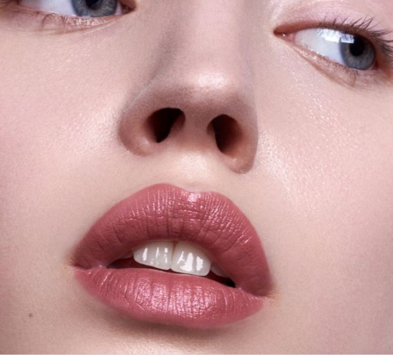 Madara Matt-Cremiger Lippenstift Velvet Wear Cool Nude