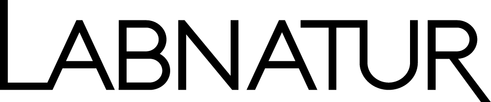 Labnatur Logo. Schwarzer Text auf transparenten Hintergrund: Labnatur