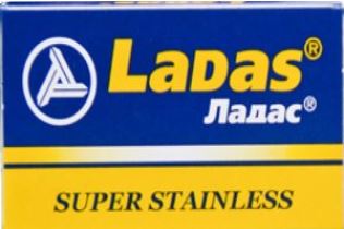 Ladas Super Stainless Rasierklingen ohne Hintergrund