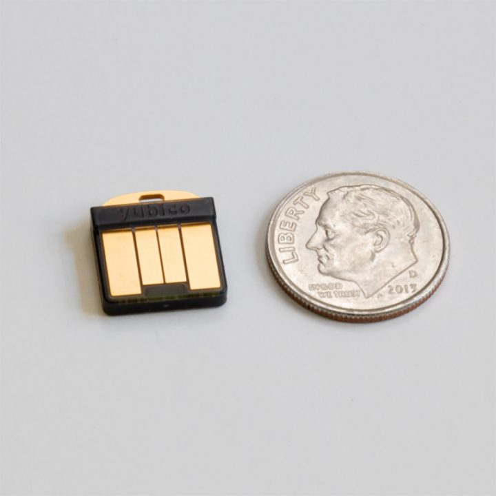 YUBICO YubiKey 5 Nano - USB-Sicherheitsschlüssel