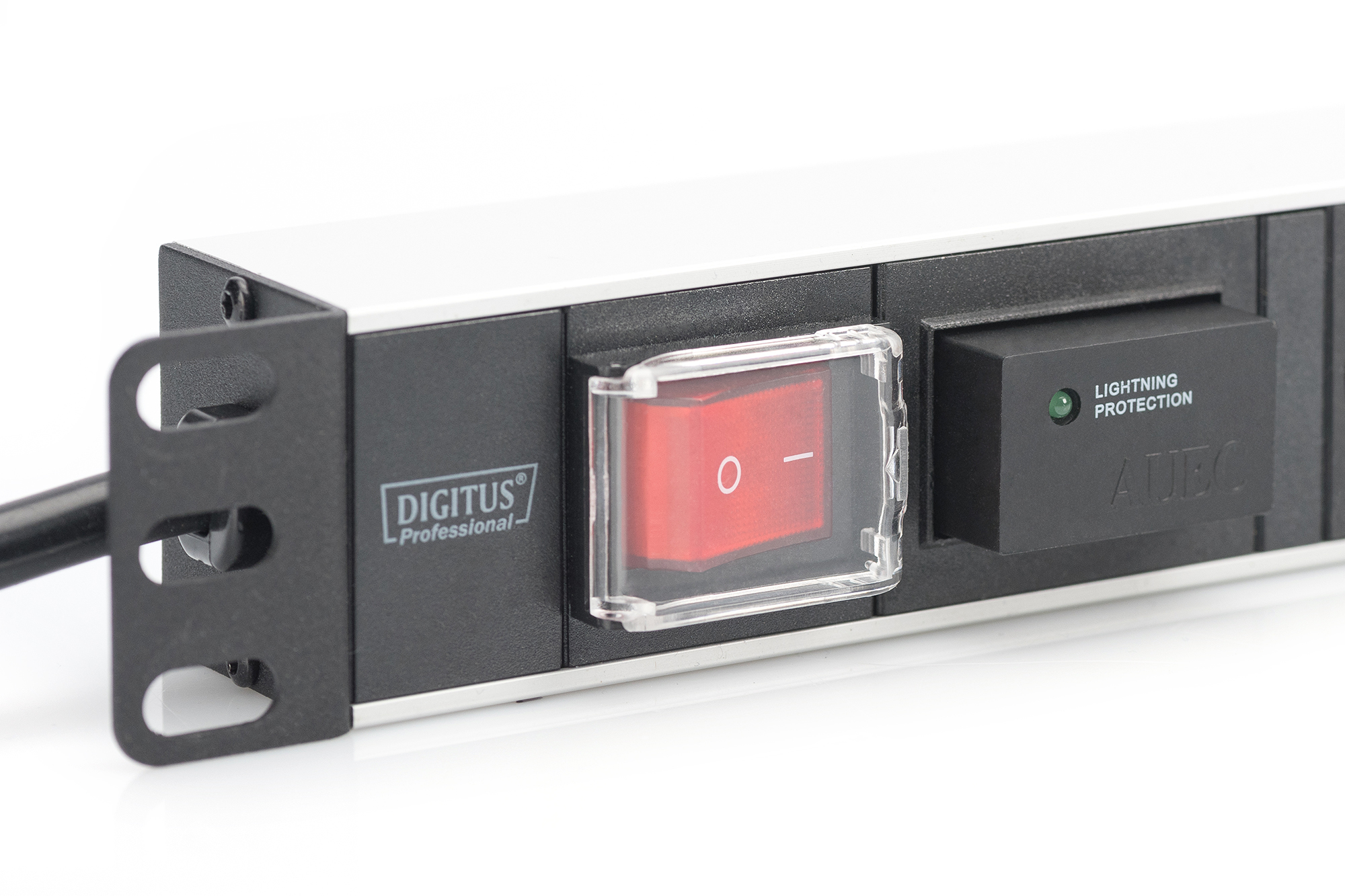 DIGITUS Steckdosenleiste mit Aluminiumprofil und Schalter, 7-fach Schutzkontaktsteckdose, 2 m Zuleitung mit Überspannungsschutz und Schalter