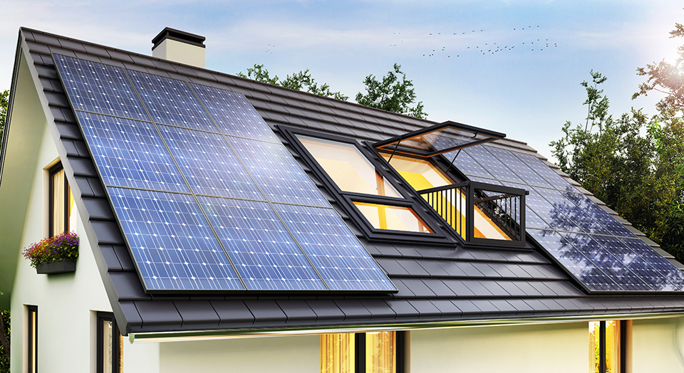 Solaranlage inkl. Hybridwechselrichter auf dem Hausdach