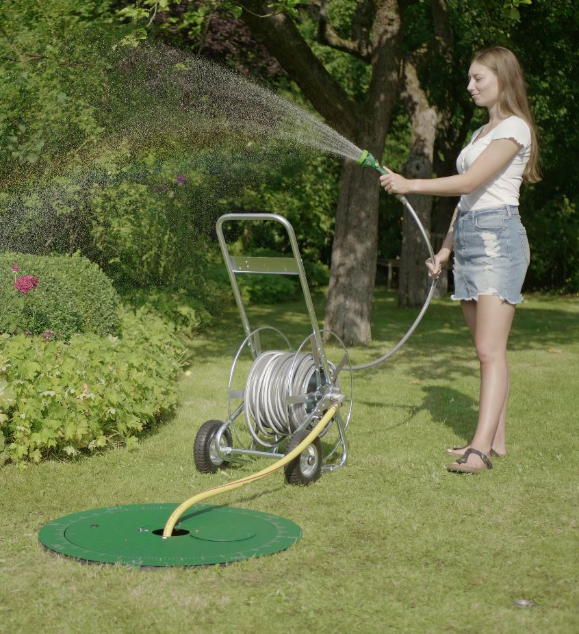 Stahldeckel tannengrün + Schlauch für Wasserentnahme