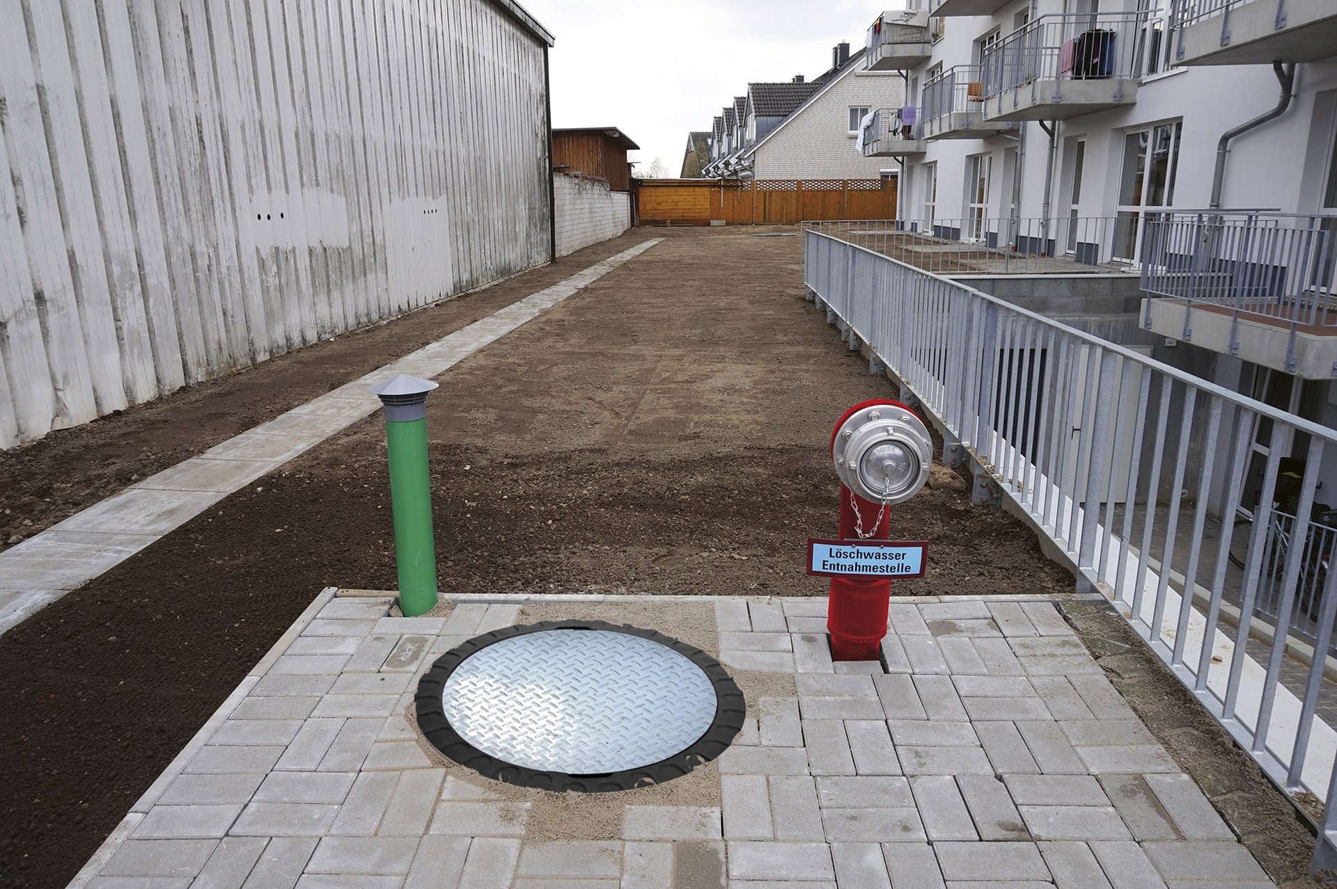 eingebauter Loeschassertank mit Entnahme für Feuerwehr