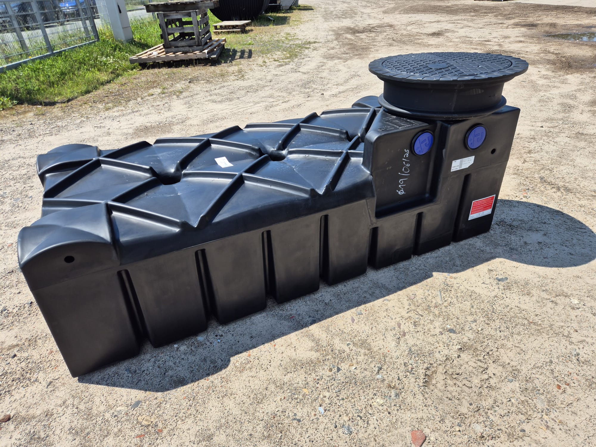 RWT Flachtank 1500 L inkl. VS20 & Tankabdeckung Top-Cover