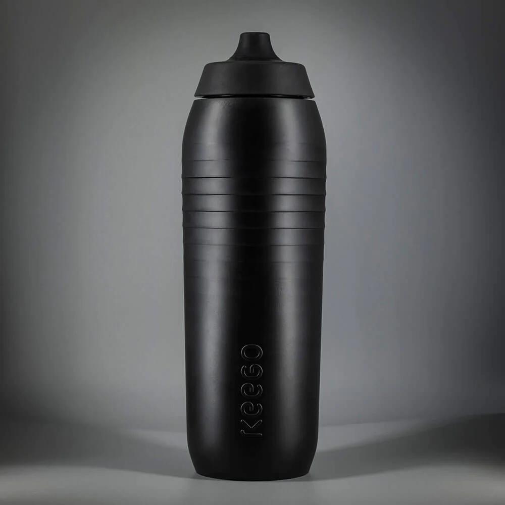 KEEGO Cycle, Sportflasche & Bidon mit EasyClean Cap, 750 ml, Generation 04, Aussenhülle aus Recycling Material, DARK MATTER - schwarz