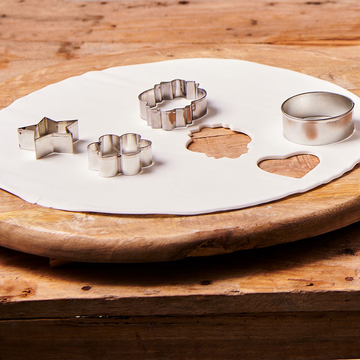 F20700_2_3bdfc434adff291ba251319cdcc5aa67_1 Funcakes Ausgerollte Fondantdecke, weiß - 36cm Ø