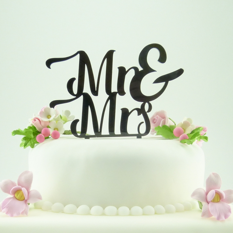 CT-102-B_closeup Cake-Topper "Mr&Mrs"
