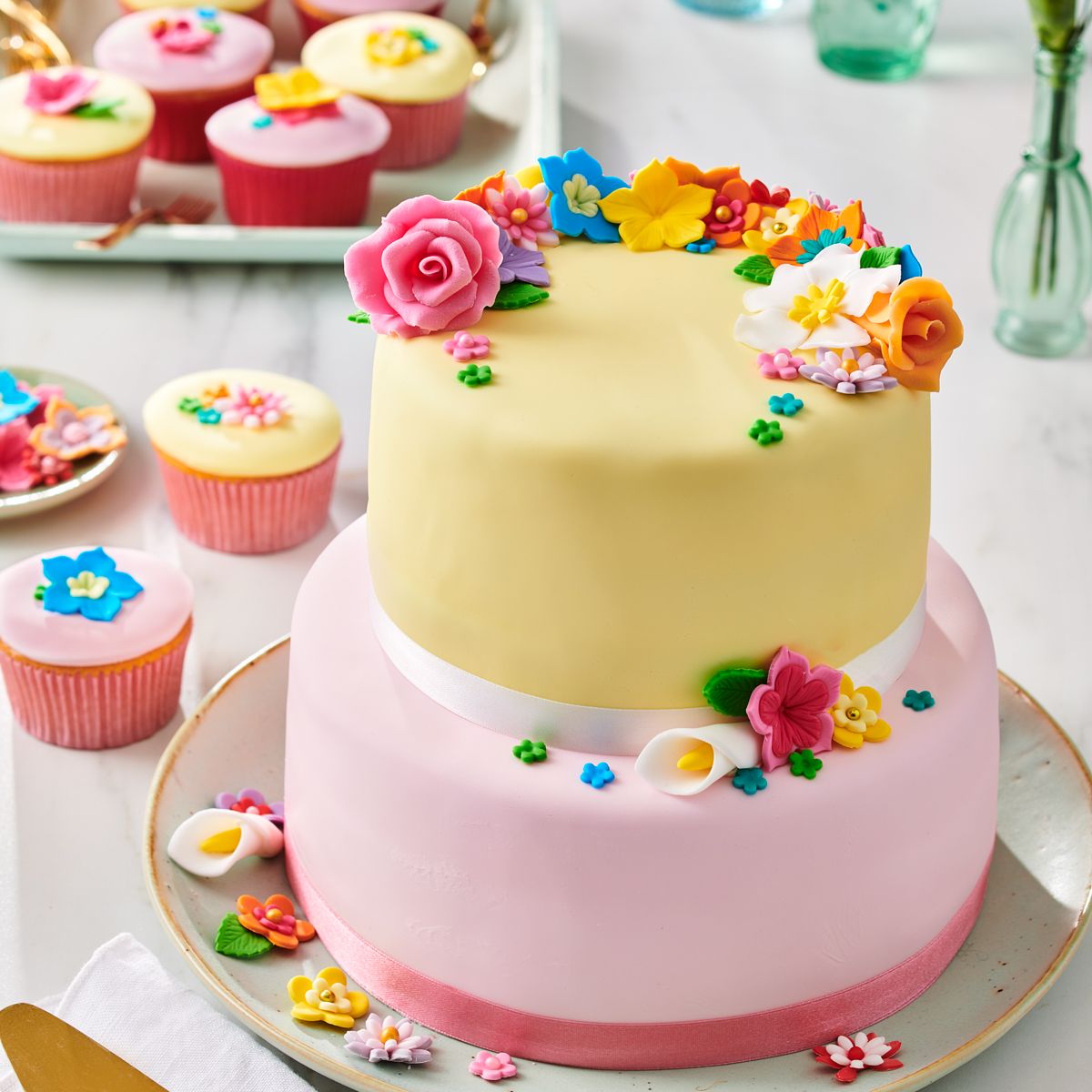 F20120_1_be82f0013cc32b8a32acfaee70100542 FunCakes Rollfondant rot 250g
