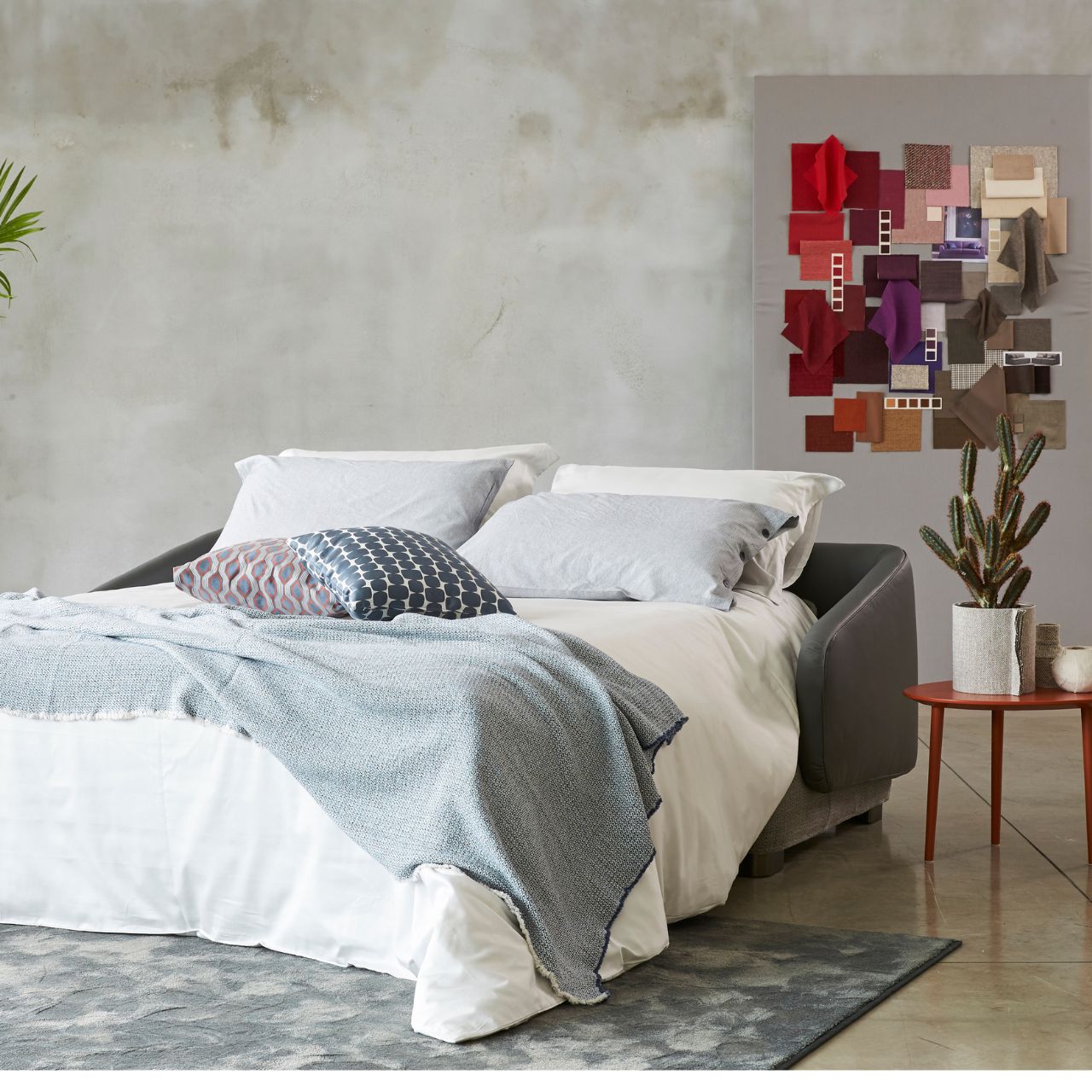 Milano Bedding Schlafsofas Ausgeklapptes Milano Bedding Schlafsofa in hellen Grautönen