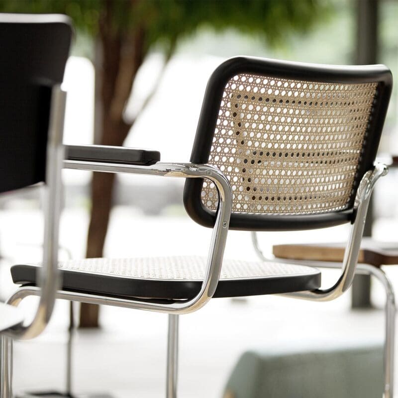 Thonet Möbel Stilvolle Thonet Schwingstühle mit hellbrauner Lehne