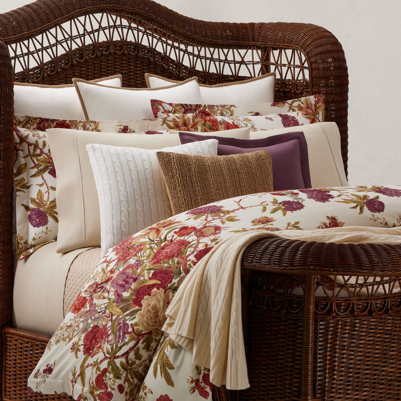 Korbbett, Rattanbett, Blumenkissen, Bettwäsche, Dekokissen, 