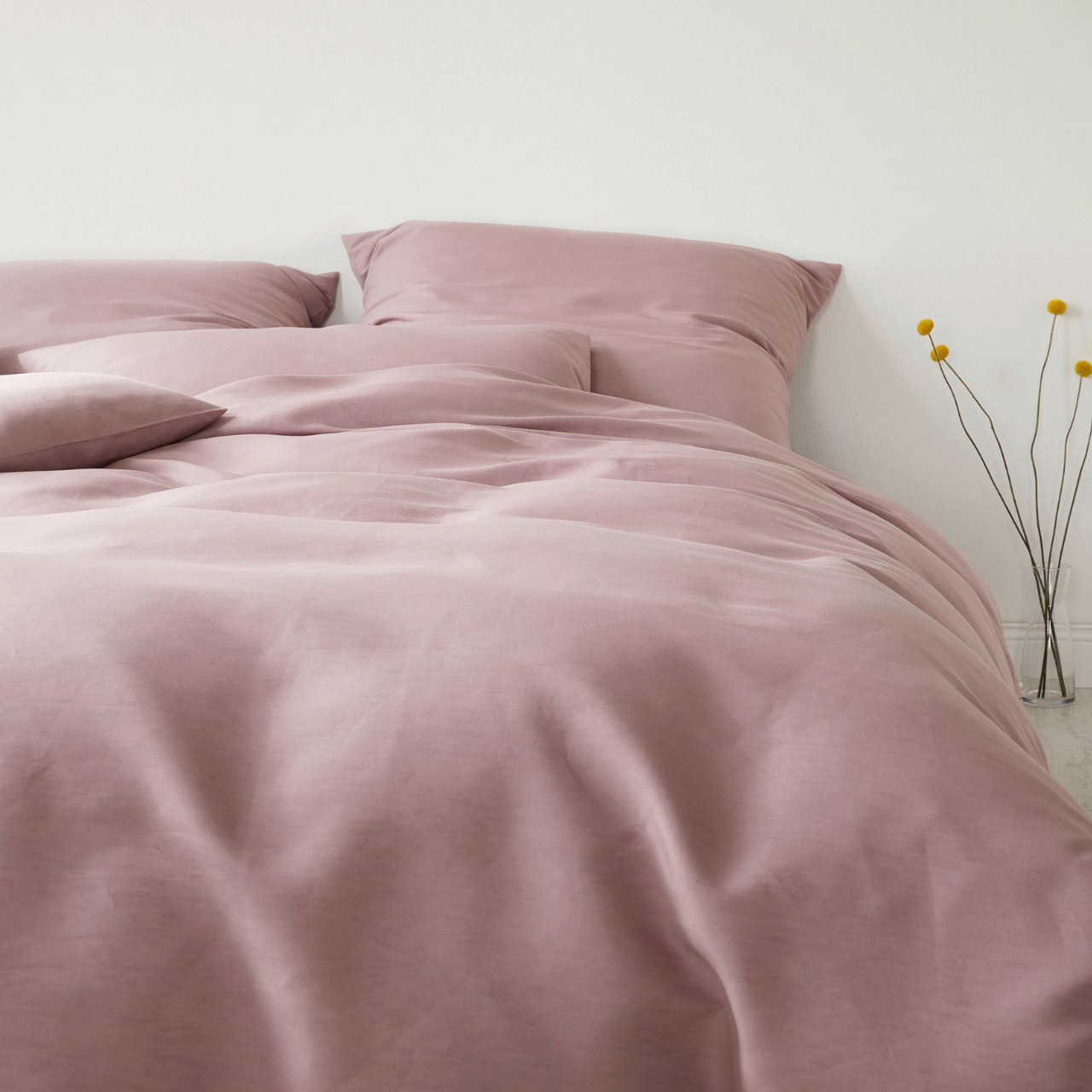bettwäsche, Lyocell, Rosa, einfarbig, Bettbezug, Bettwäschegarnitur Breezee malvenfarben auf Bett in Schlafzimmer