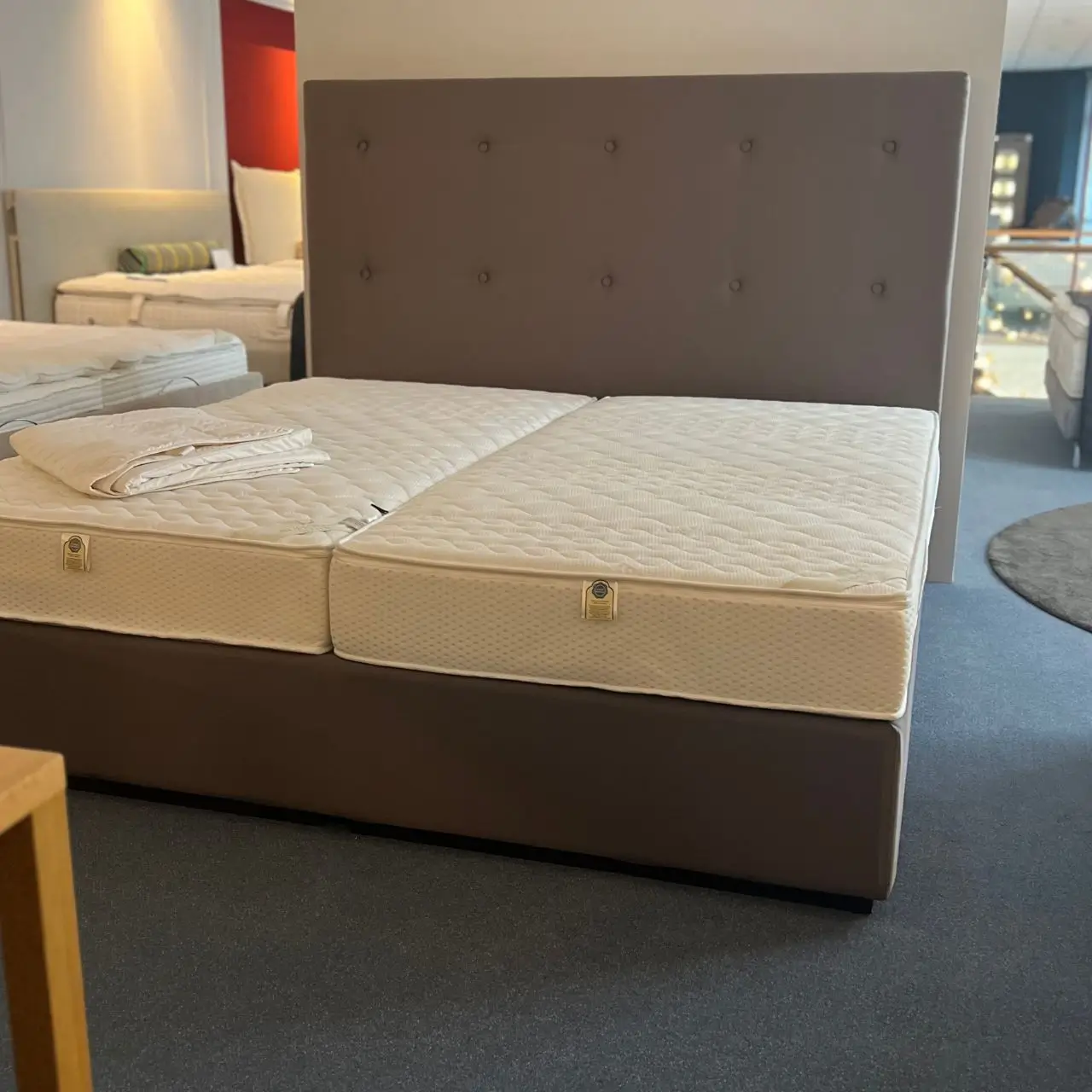 SUPERBA ATELIER SUISSE - Polsterbett "Square" Ausstellungsbett