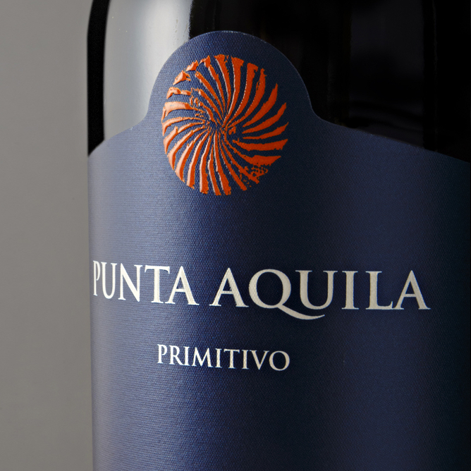 Flaschenlabel der Punta Aquila Primitivo der Kellerei Tenute Rubino Flaschenlabel der Punta Aquila Primitivo der Kellerei Tenute Rubino