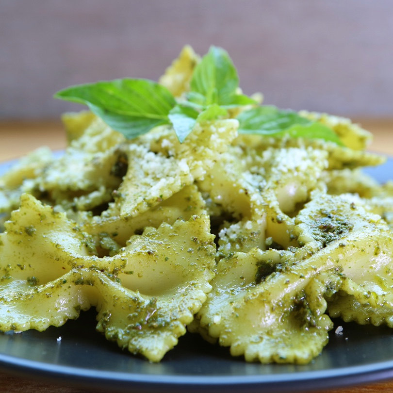 Farfalloni mit cremiger Sauce angerichtet Farfalloni mit cremiger Sauce angerichtet