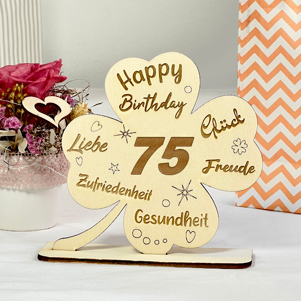 Graviertes Kleeblatt mit Glückwünschen zum 75. Geburtstag, Holz