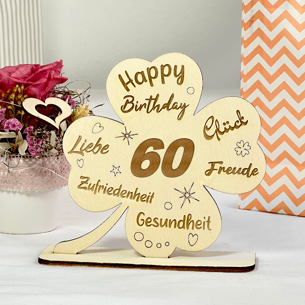 Graviertes Kleeblatt mit Glückwünschen zum 60. Geburtstag, Holz
