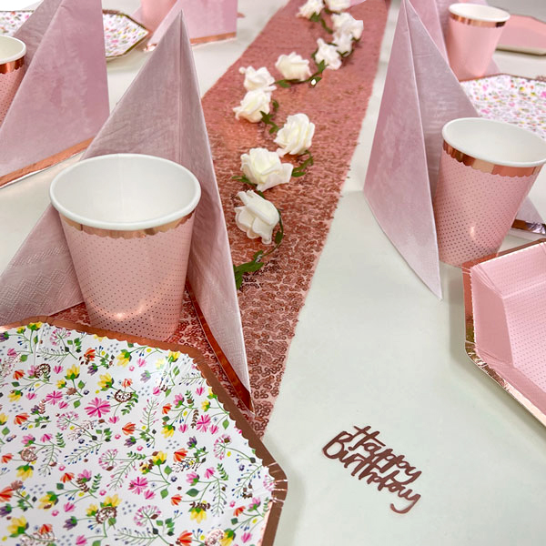 Happy Birthday Tischdeko Set Mädchen bis 16 Gäste - Blumen Rosé