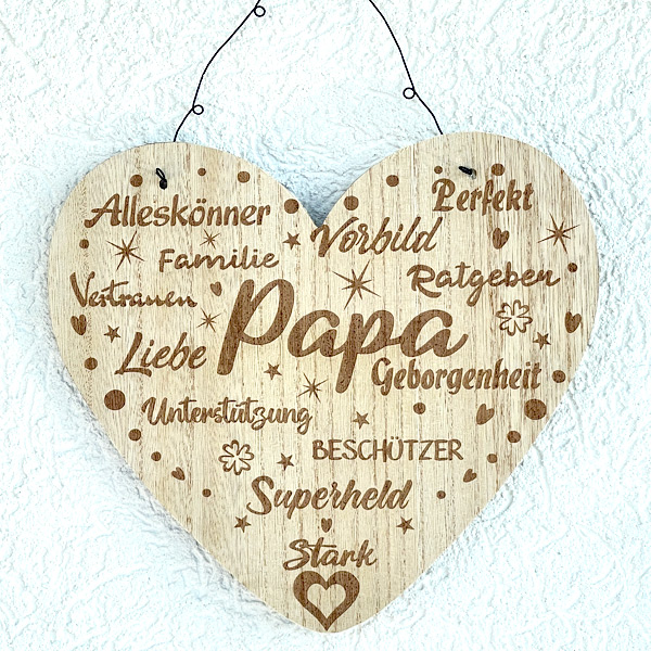 Laser graviertes Holz Herz "Papa" mit lieben Worten und Drahthänger