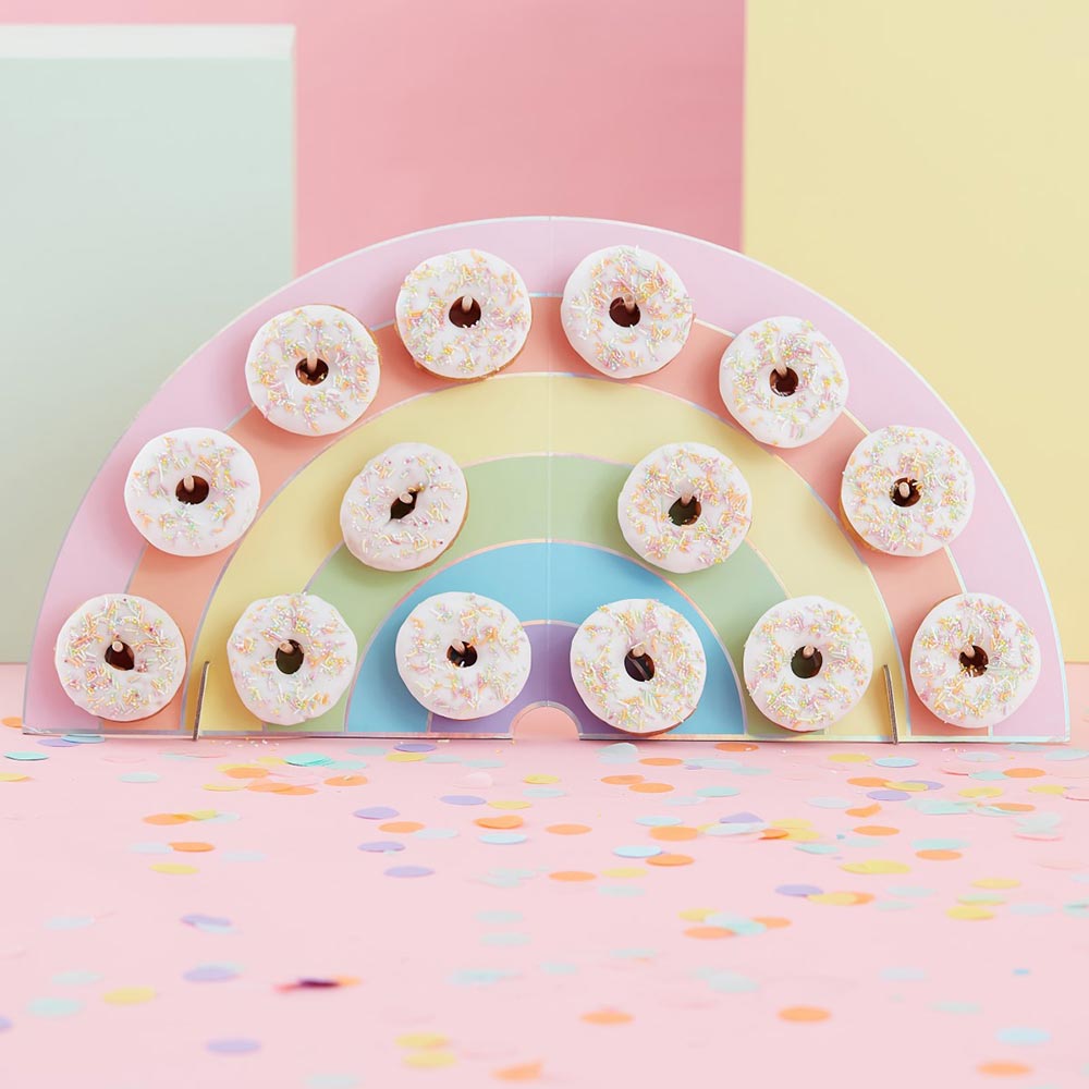 Regenbogen-Donut Wand aus Pappe für 14 Donuts, 64,5cm x 32,5cm