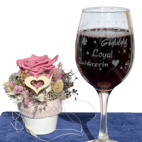 Personalisiertes graviertes Weinglas - Oma mit positiven lieben Worten