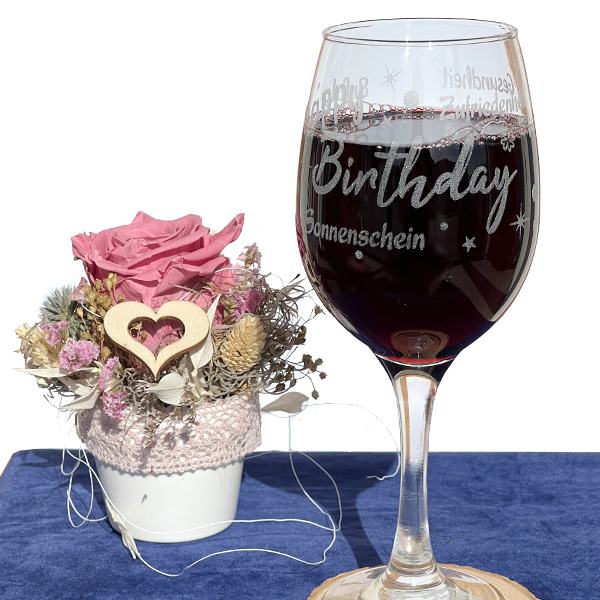 Personalisiertes graviertes Weinglas - Happy Birthday mit positiven lieben Worten