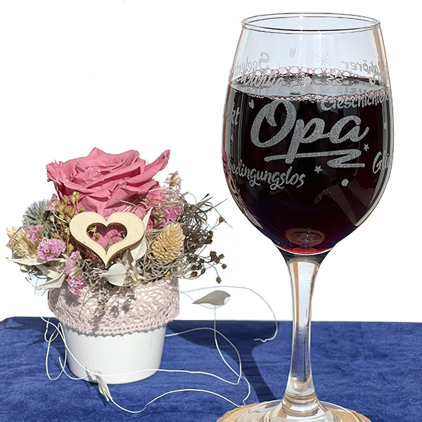 Graviertes Weinglas "Opa" mit positiven Eigenschaften