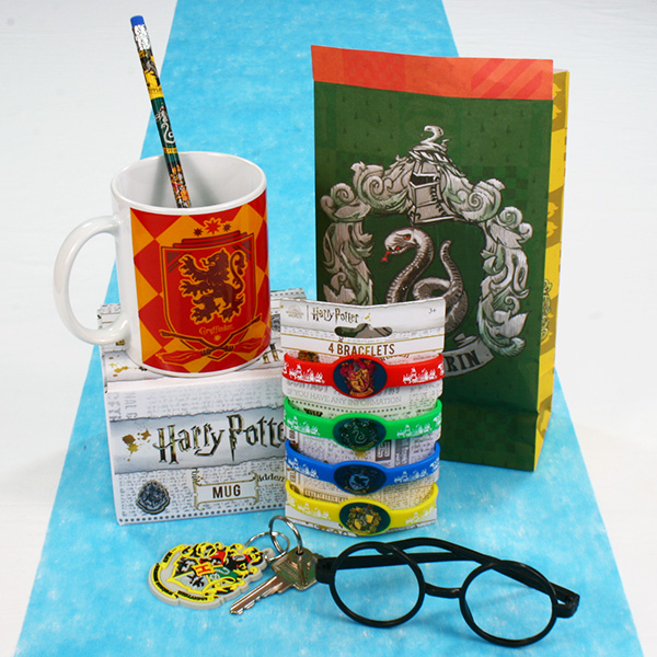 Harry Potter Geschenkset, 9-tlg u.a. mit Tasse, Armband, Brille, uvm.