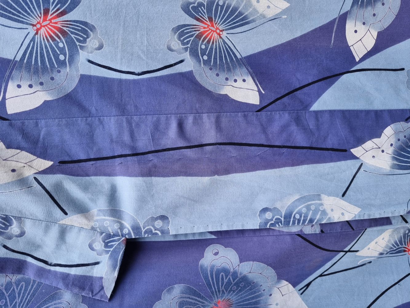 Verfärbung Yukata Damen blau mit blauen Schmetterlingen