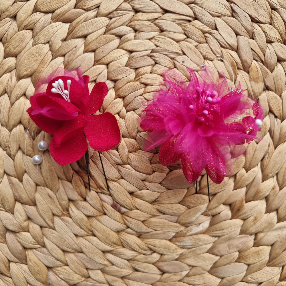Haarnadeln-Set aus 2 unterschiedlichen Blüten