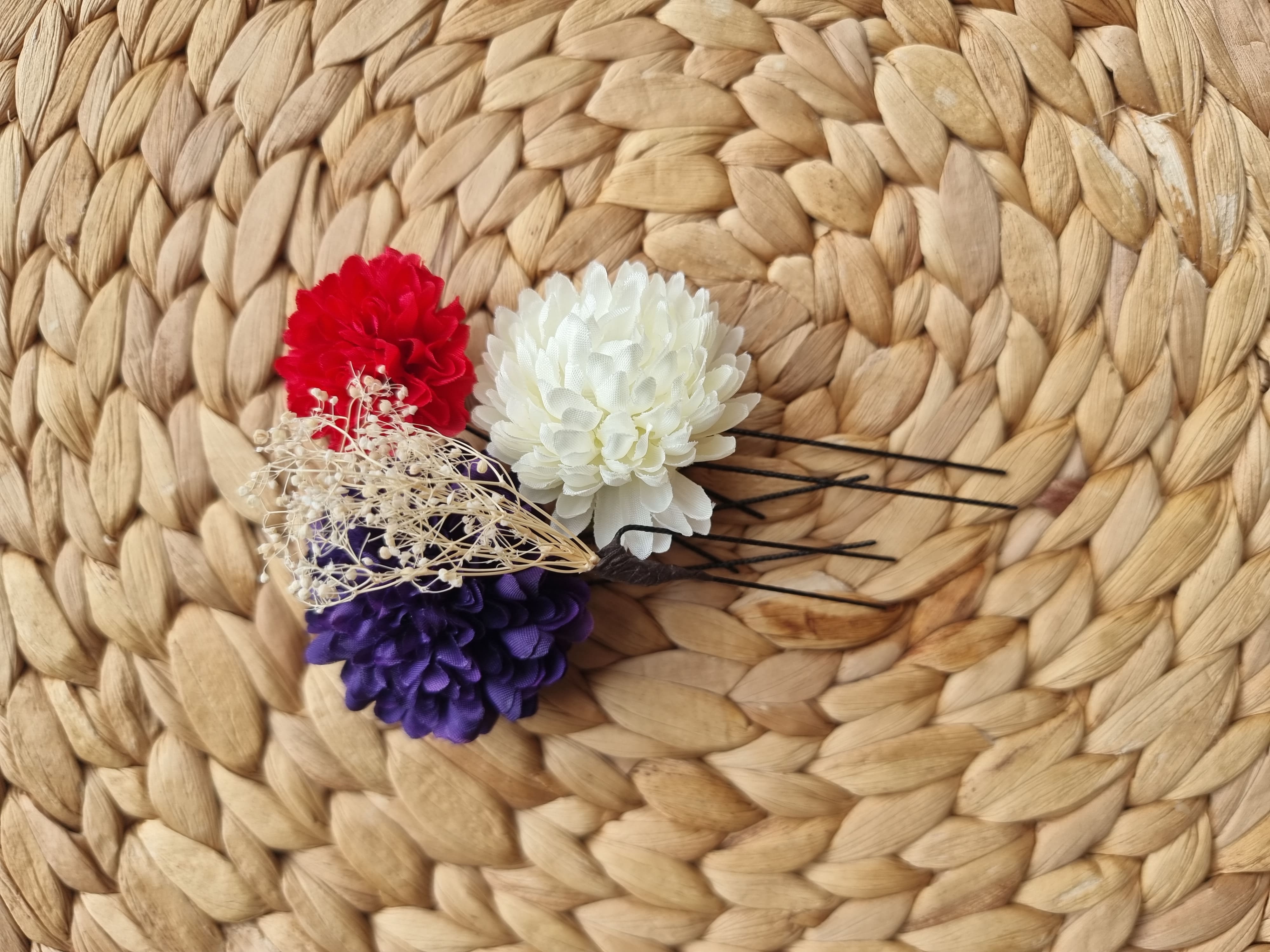 Haarnadeln-Set aus 4 unterschiedlichen Blüten
