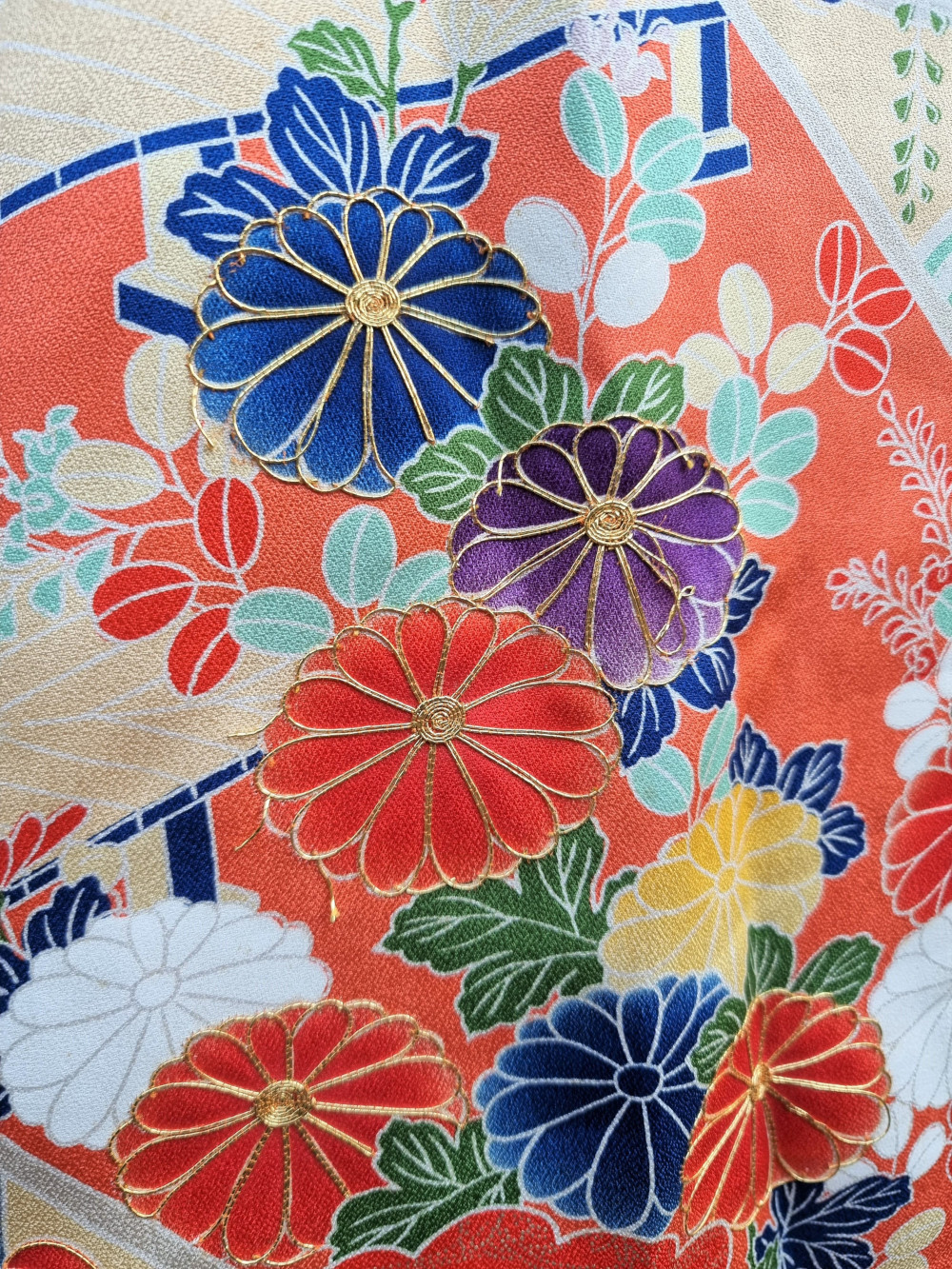 Fäden lösen sich Vintage Furisode Kimono Damen orange Chrysanthemen