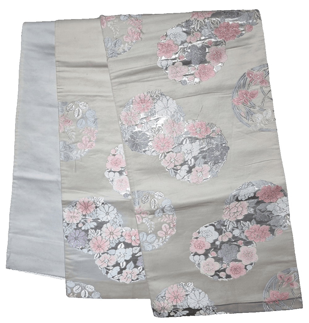 Vor- und Rückseite Fukuro Obi weiß-silber mit Blüten