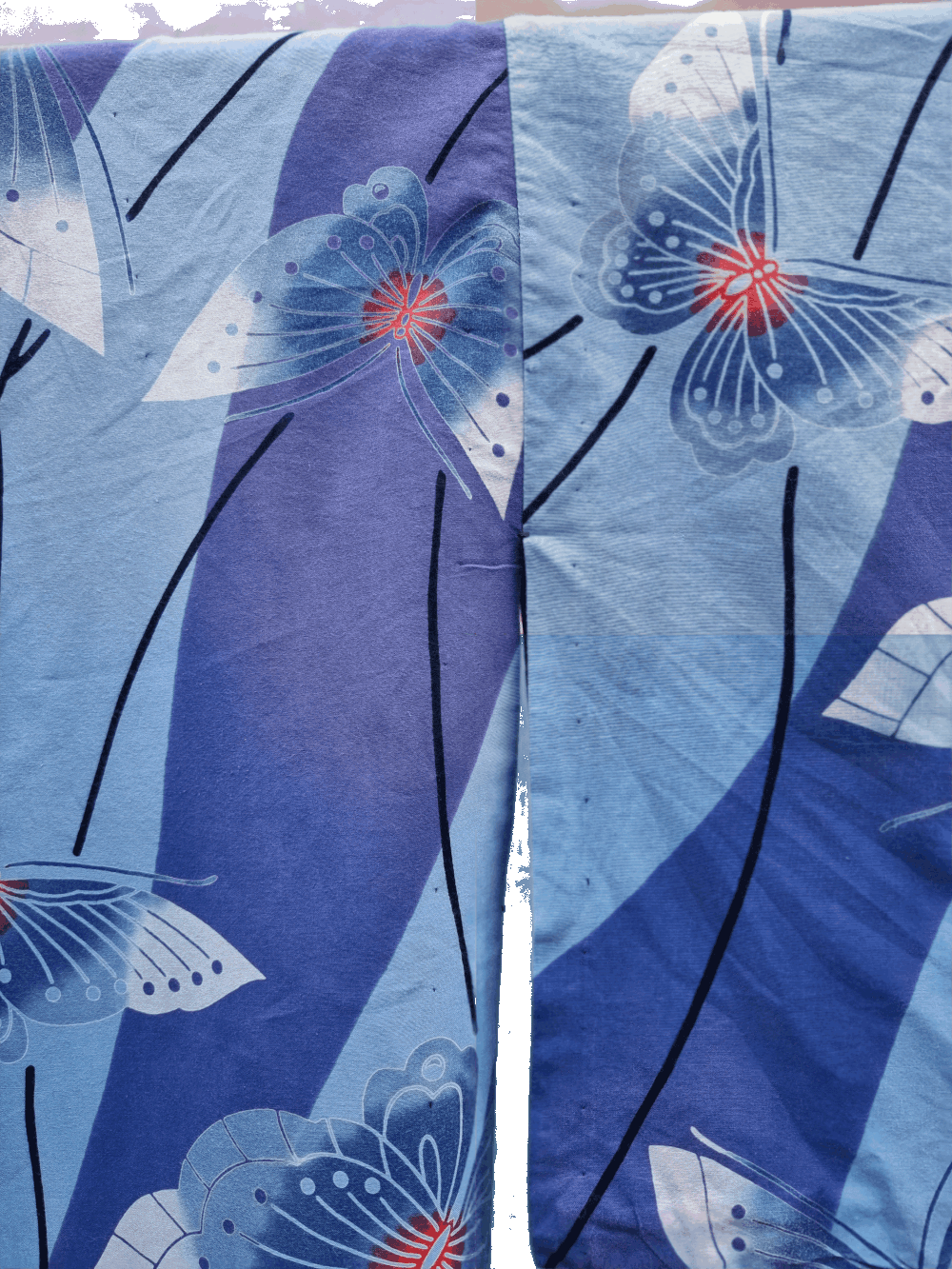 sichtbare Nähte Yukata Damen blau mit blauen Schmetterlingen
