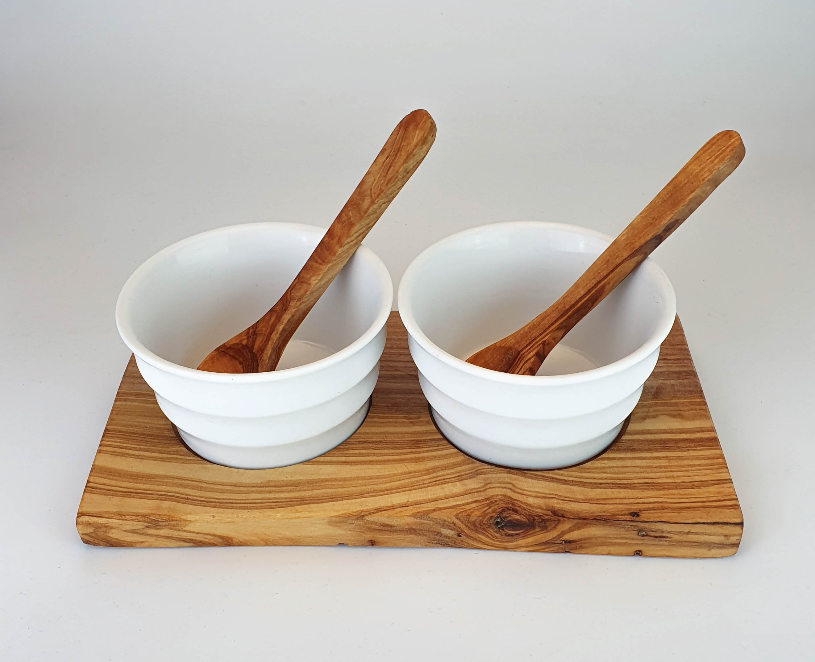 2-piece dip set 2022 with olive wood and large porcelain bowls.