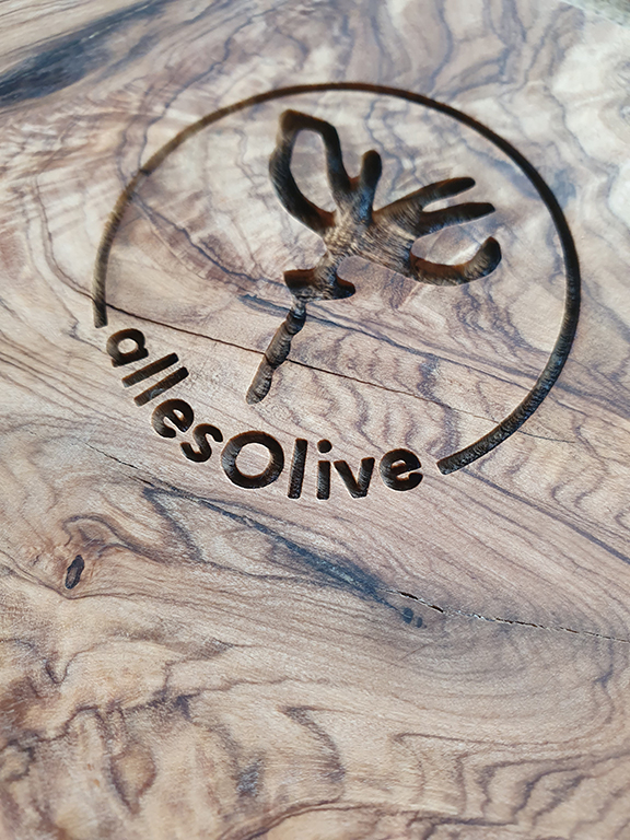 Cutting board made of olive wood with individual engraving