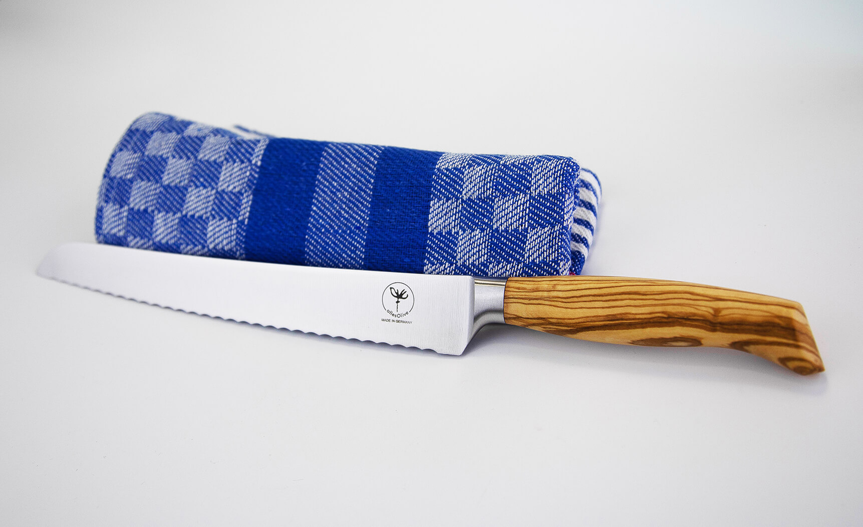 Bread knife 22cm with olive wood handle.