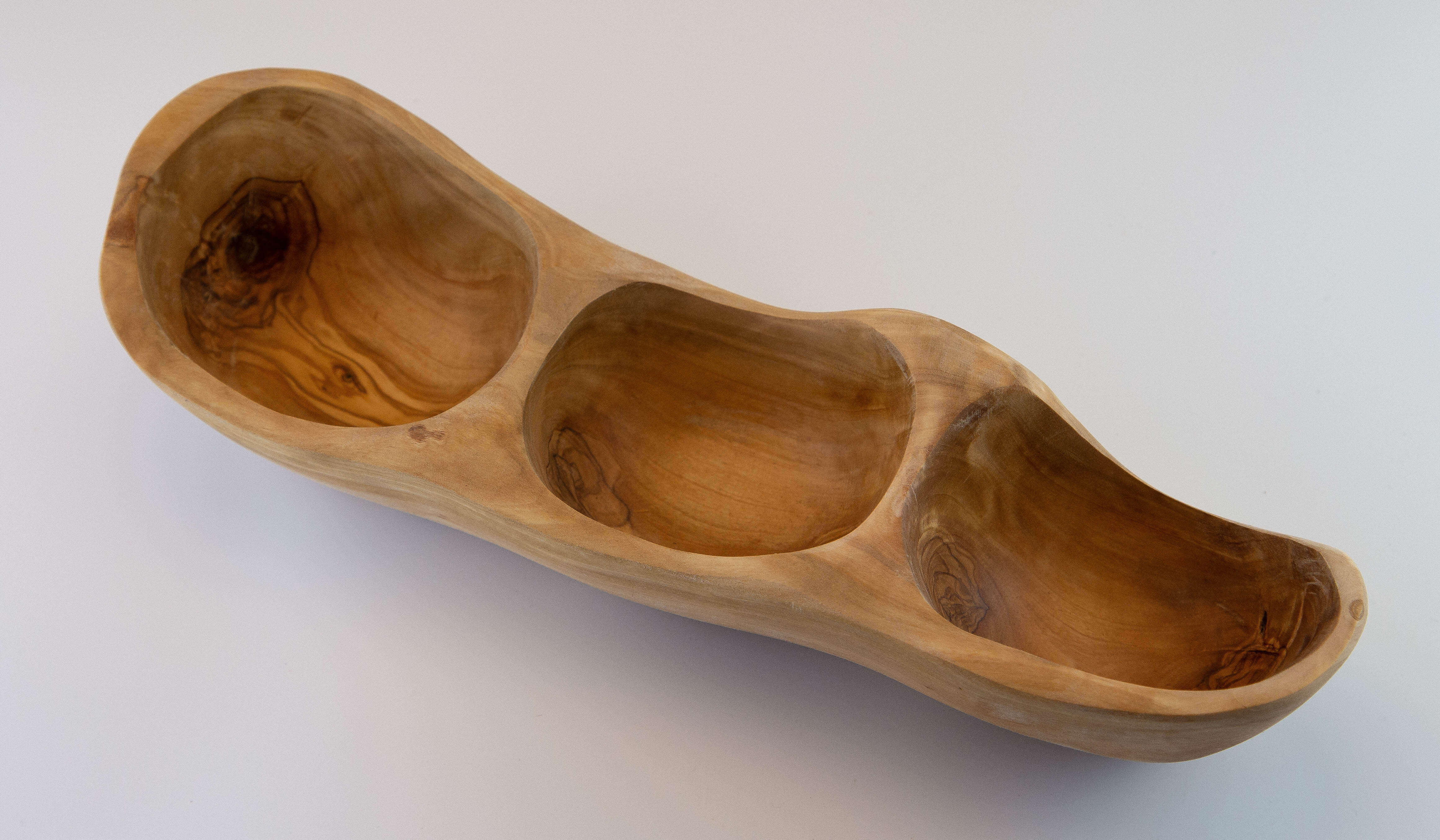 Bandeja de madera de olivo rústica para aperitivos con 3 compartimentos (30-35 cm)