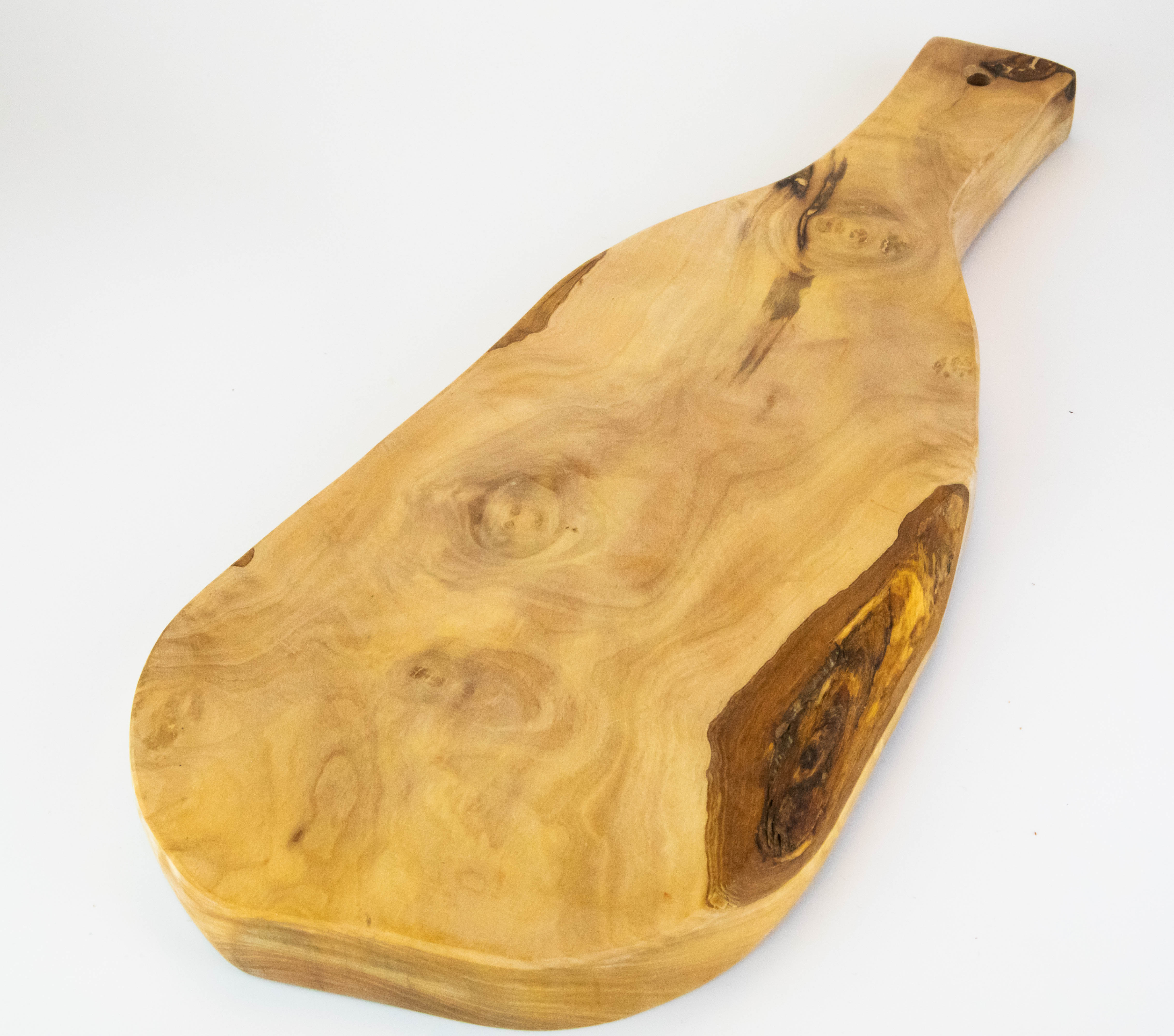 Tabla de servicio rústica con mango de madera de olivo de 40-45 cm.
